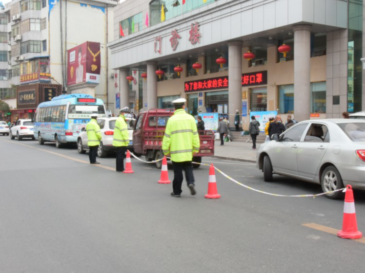 我县开展行人横穿马路专项整治10人被查处